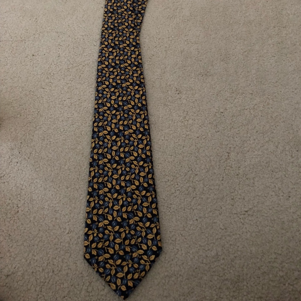 Chateau Vella Tie